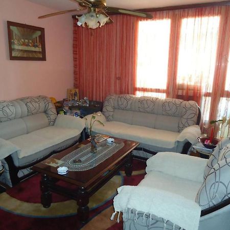 Private Room In A Shared Apartment In The Center Of บาร์ ภายนอก รูปภาพ