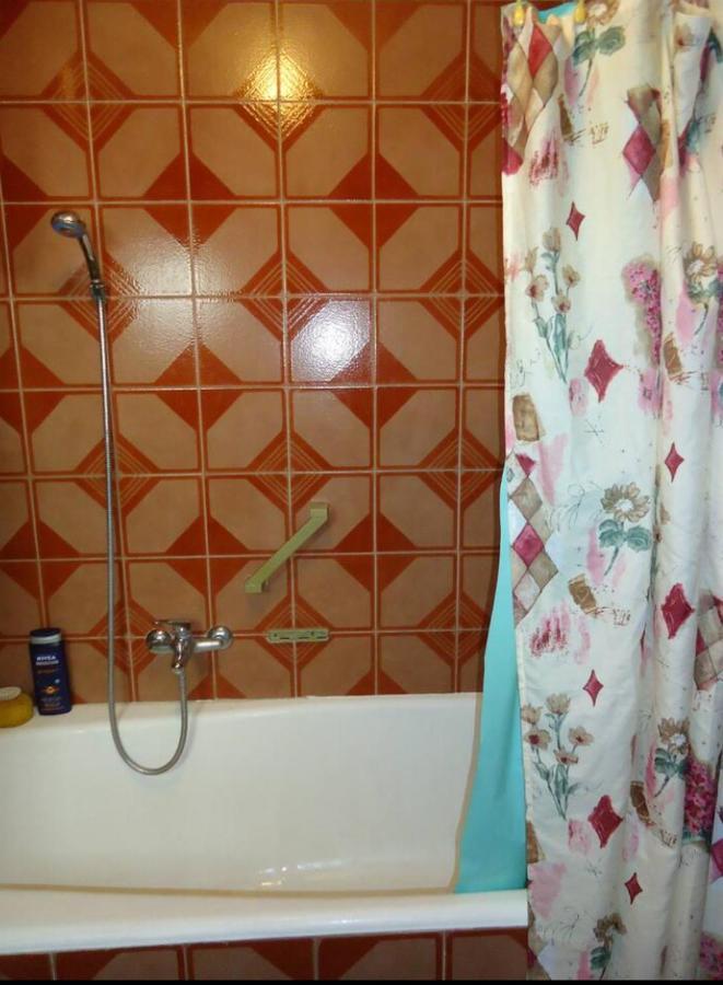 Private Room In A Shared Apartment In The Center Of บาร์ ภายนอก รูปภาพ